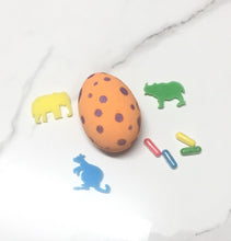 Load image into Gallery viewer, Surprise Animal Toy bath bomb
